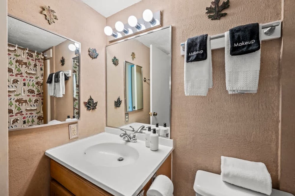 Sleeps 6 Indoor Pool Hot Tub Mountain Views
