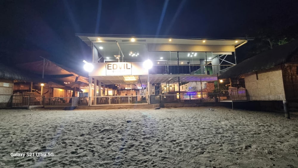 EDVIL BEACH RESORT AND JACUZZI POOL SPA