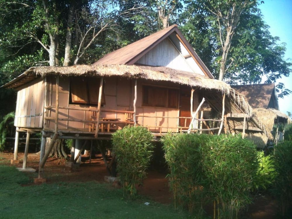 Bamboo Hideaway Resort