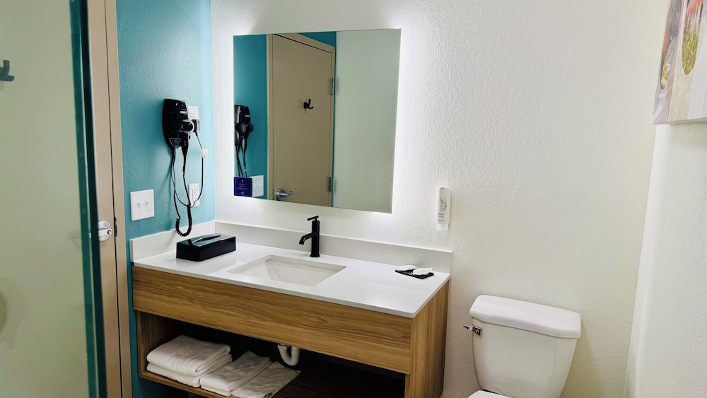Sleep Inn & Suites