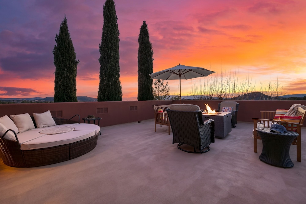 Mystic Sunset by Avantstay Thunder Mountain View Pool Driving Range Casita