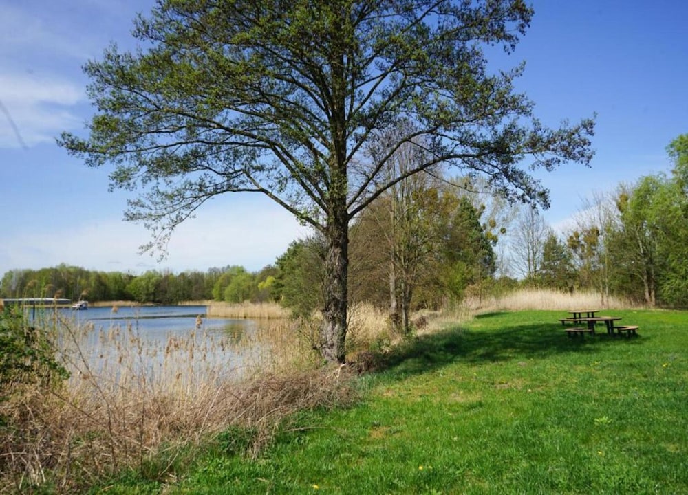 Havel Houseboat Serenity