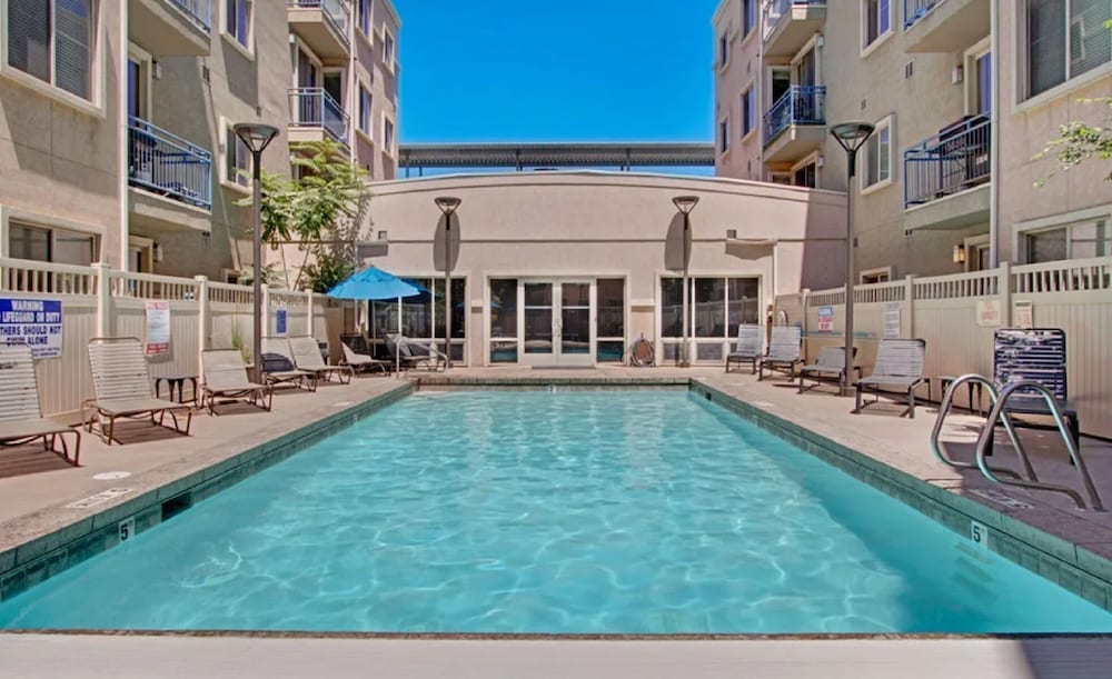 Modern 3BR Condo Near Convention Center