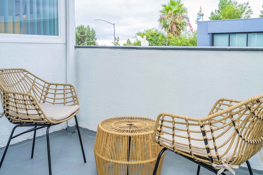 Newly Remodeled 2b2b APT Near Pasadena Old Town