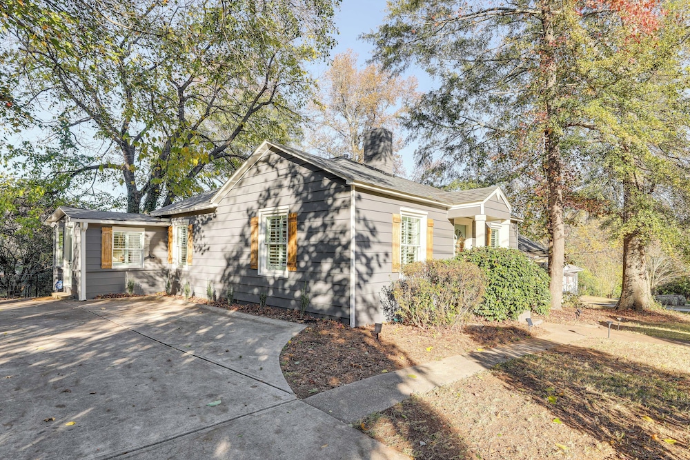 Walk Downtown & Canton Street: Roswell Retreat!