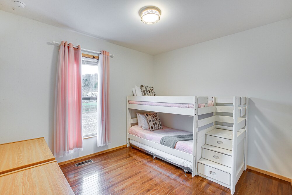 Bethpage Home w/ Private Hot Tub Game Room! - Property Image 10