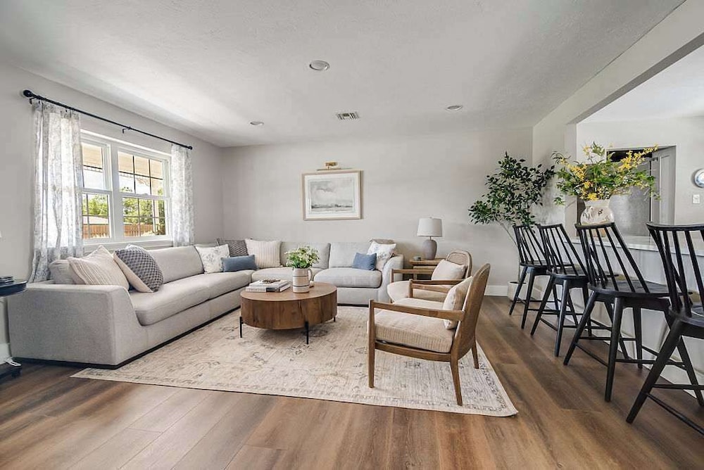 108 Wisteria Dr