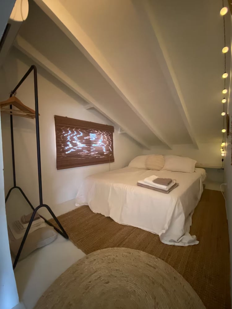Palm Beach Vacaysuites - Coconut Suite - Top Floor