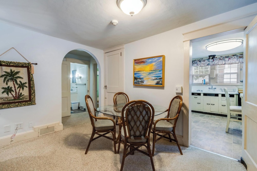 Hickman Street 208a