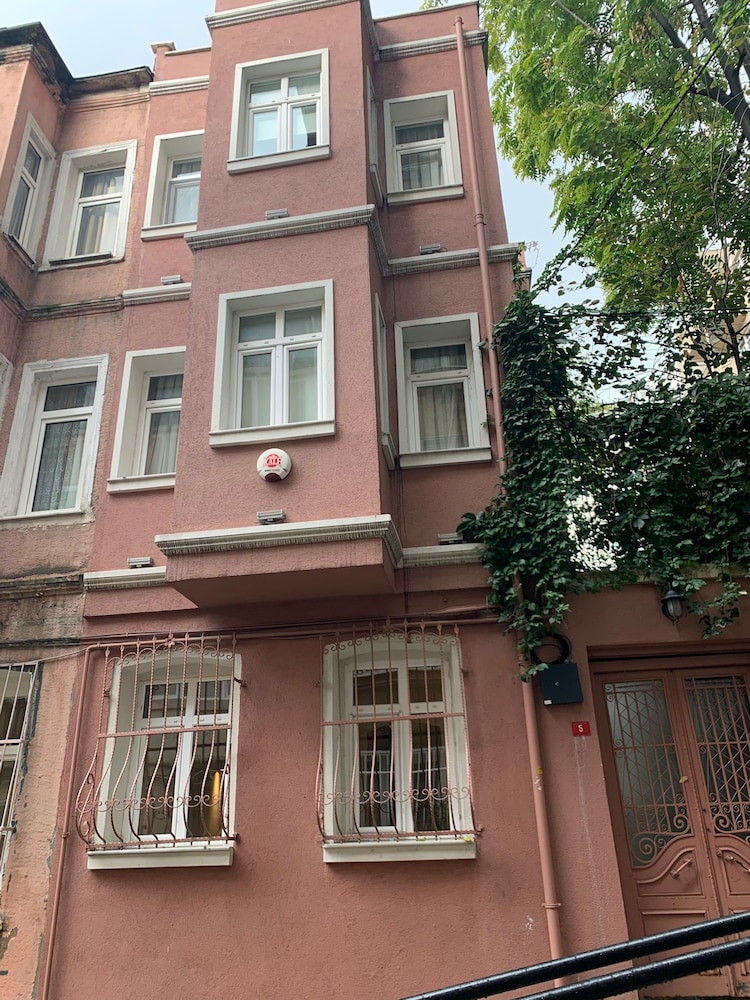 Galata Port Flats Chakra 1
