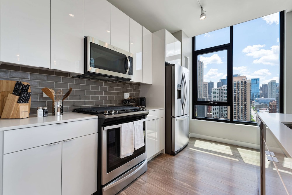 Exclusive Gold Coast 2BR Balcony Walkable