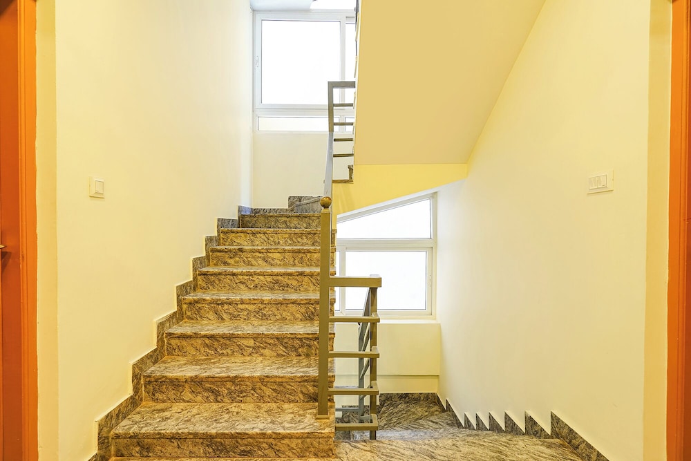 FabHotel Royal Wood Premier - Near Karnataka Golf Association, Domlur