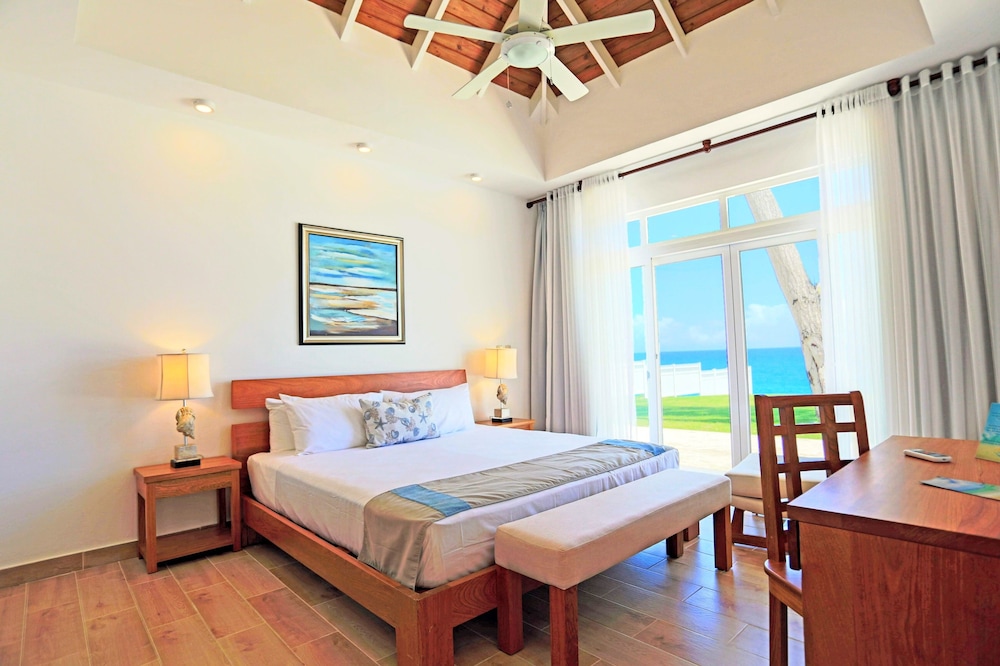 Ocean Front Villa Deluxe 3 Bedroom view 3