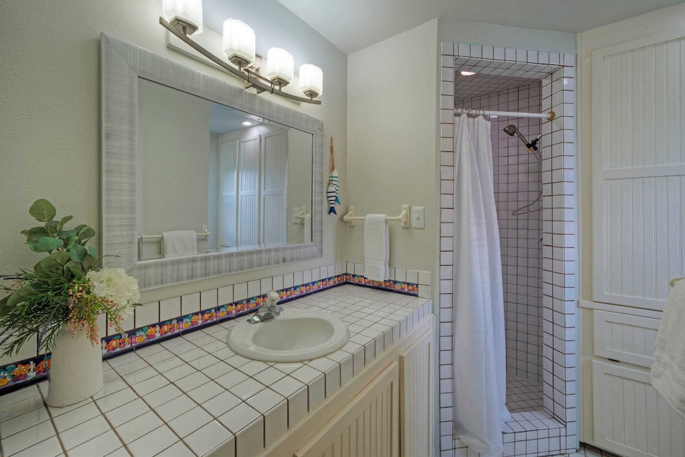The Koi Marlin Port A Home w/ Pool, Pond, Grill & Near Beach + Marinas