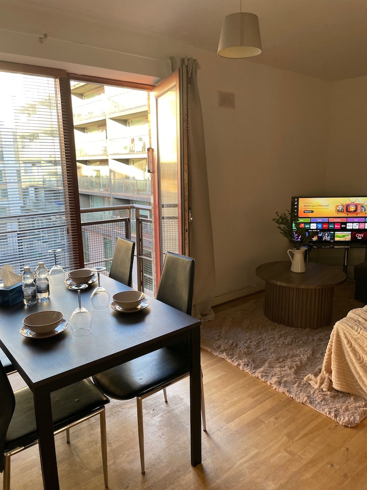 Dublin City Escape - Modern Apartment