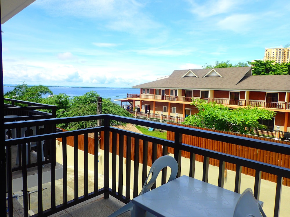 Aozora Seaside Mactan