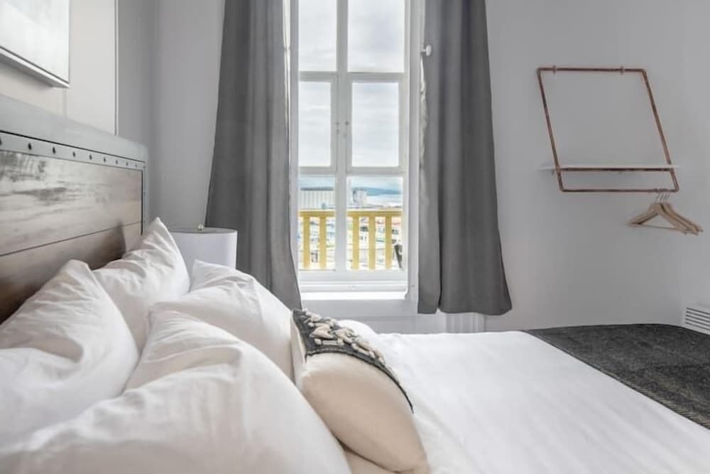 Manoir des Remparts 3 Bdrm Oasis - Image 3