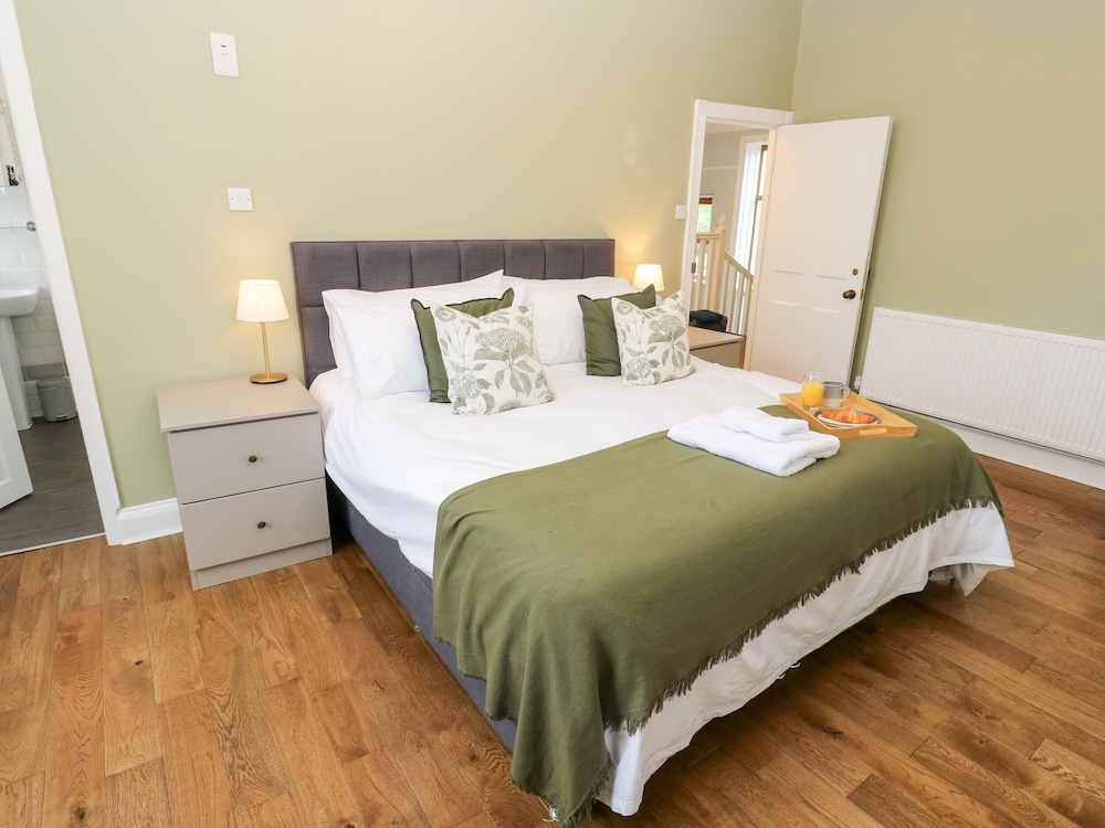The Old Post Office - Pet Friendly Group Stays in Holmfirth