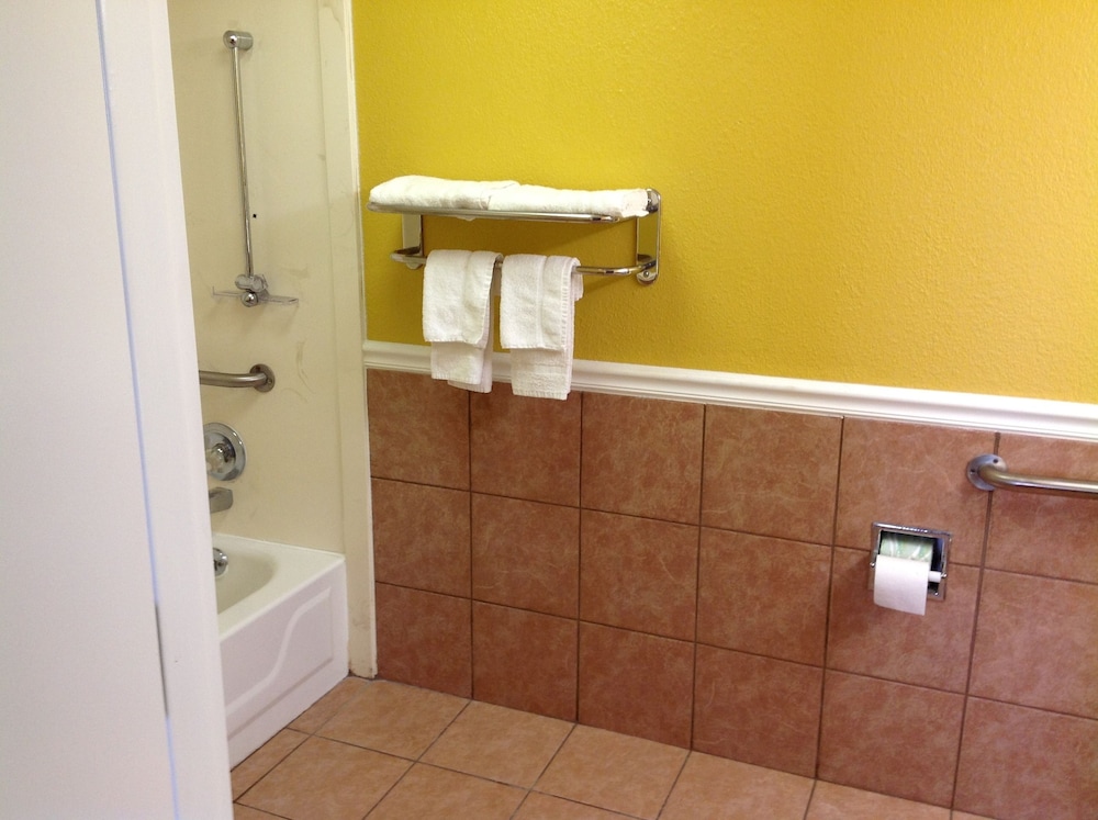 Colonial Inn & Suites /Airport/Graceland, photo 9