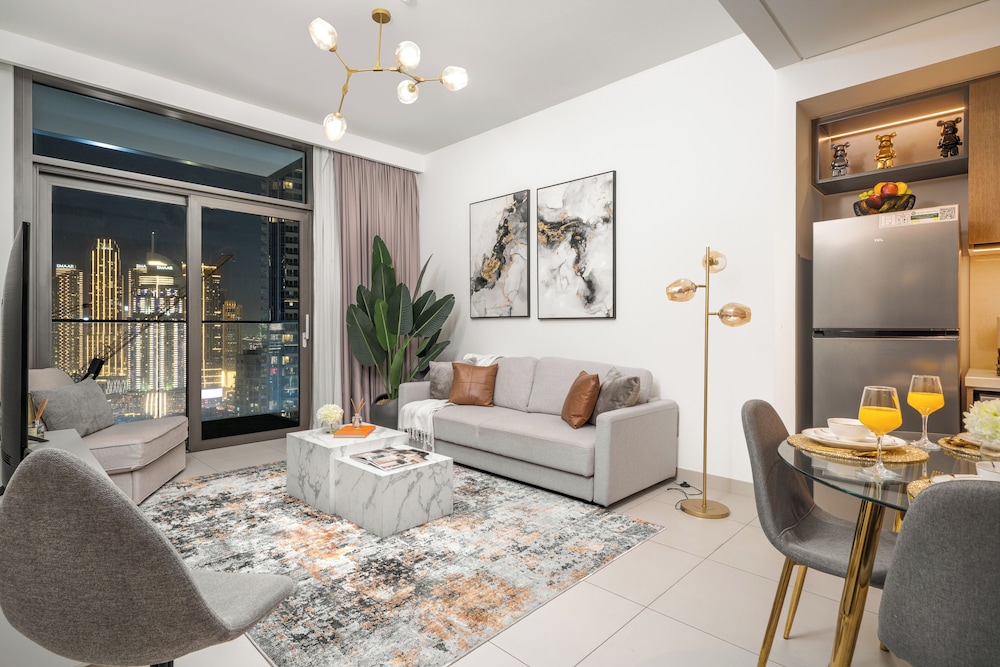 Delujo Stays – Burj Crown Collection