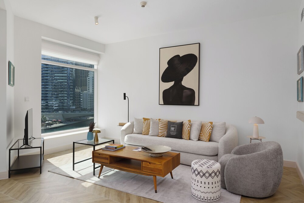 Maison Privee - Blissful Living w/ Dubai Marina Waterfront Views