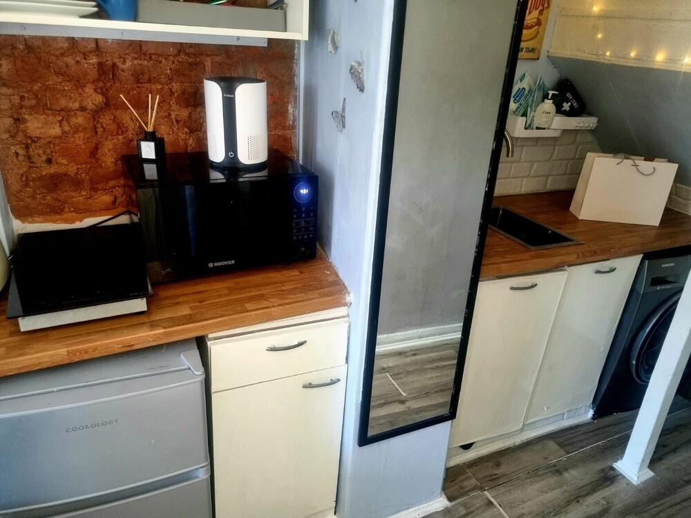 Charming 1-bed Studio Annex,parking,kitchen,wifi, photo 31