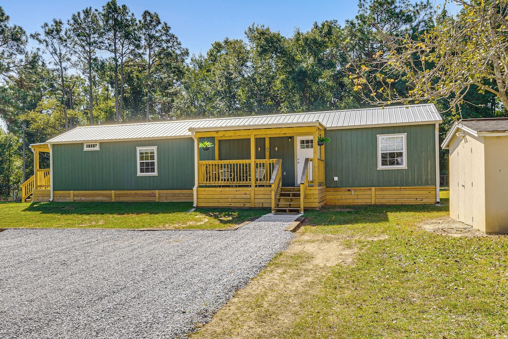 1 Mi to Boat Launch: Fire Pit at Lillian Cottage! view 4