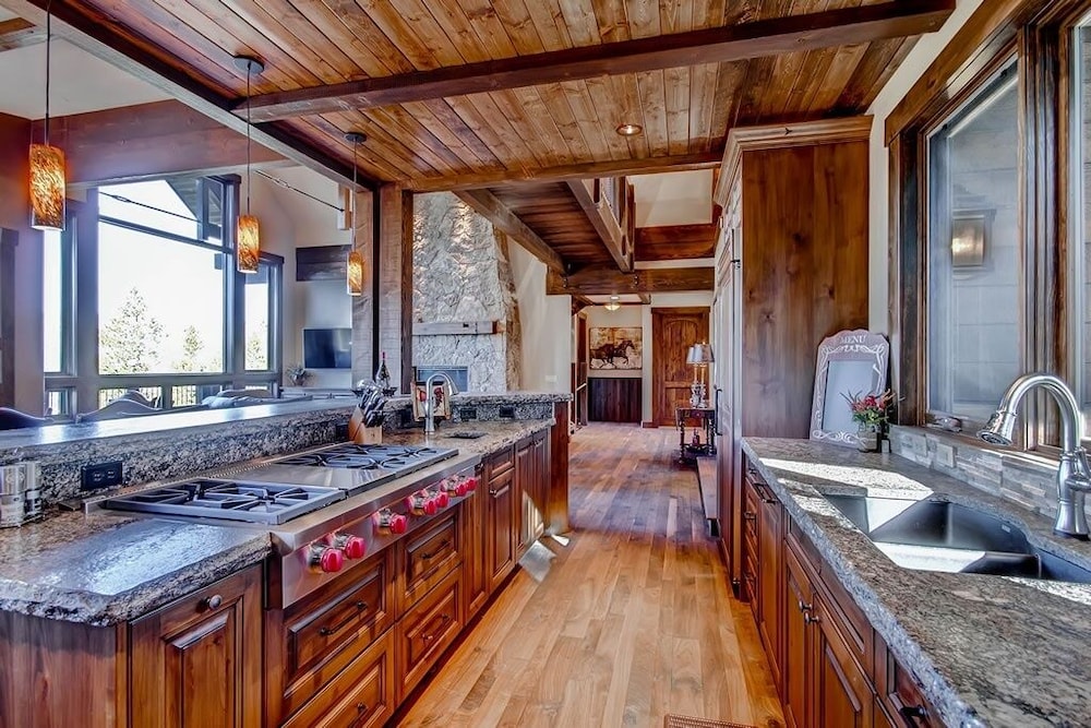 Three Sisters Lookout 5 Bedroom Home