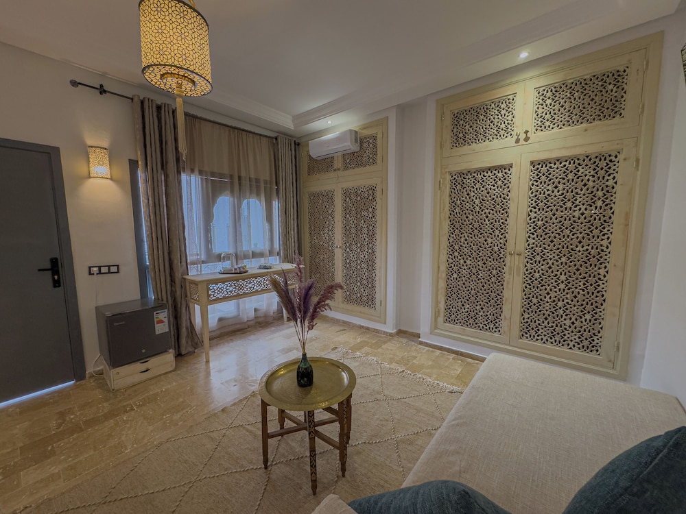 Riad Tonaroz Gold