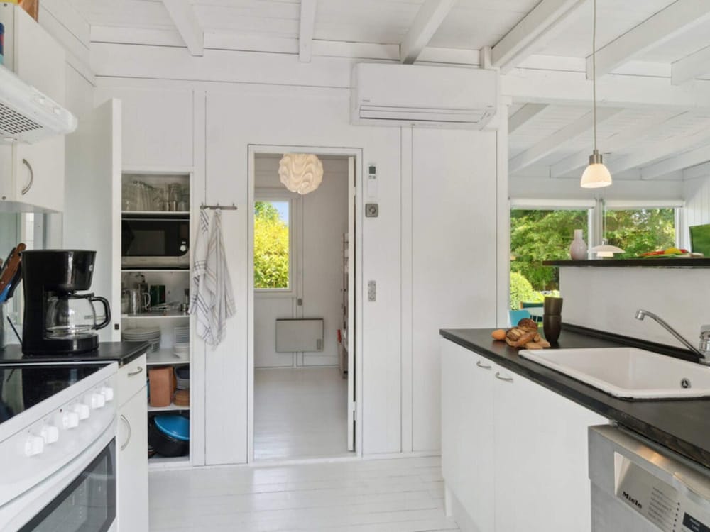 6 Person Holiday Home in Dronningmolle