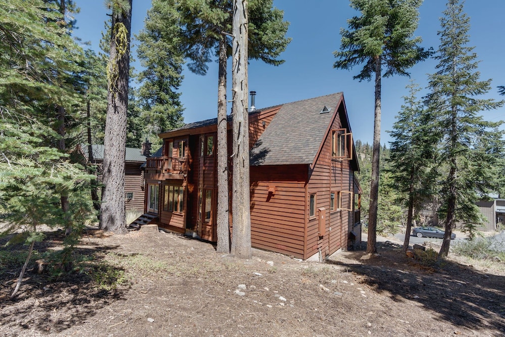 North Lake Hideaway Prime Locale for Outdoor Fun view 3