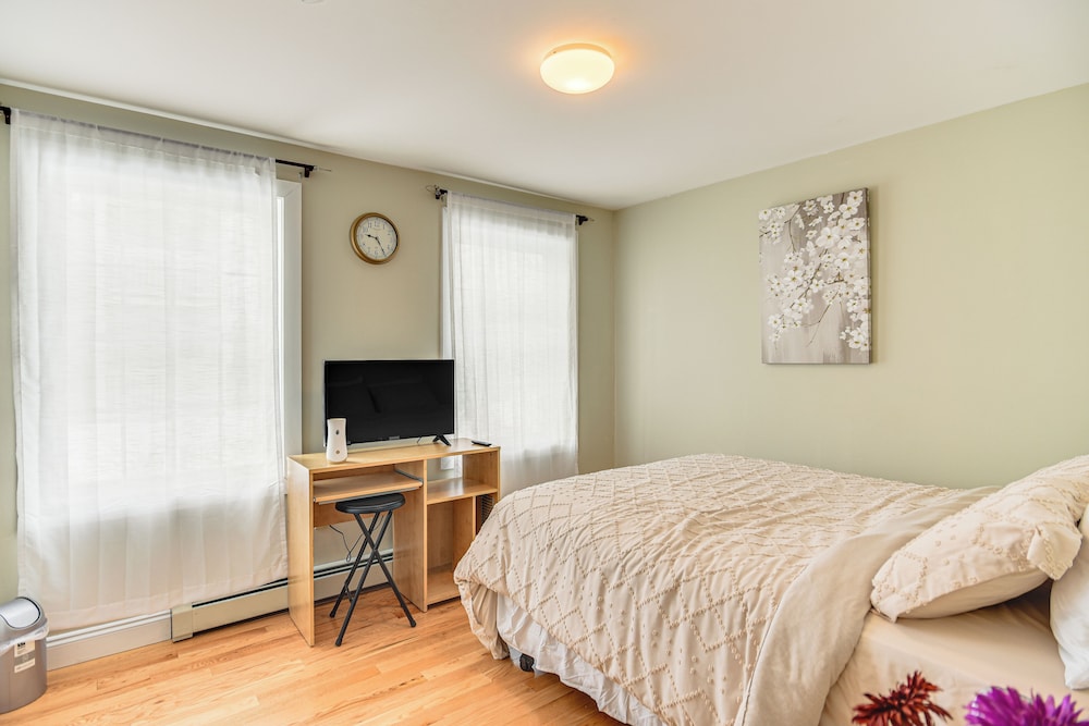 1 Mi to Downtown & Palladium: Worcester Getaway!