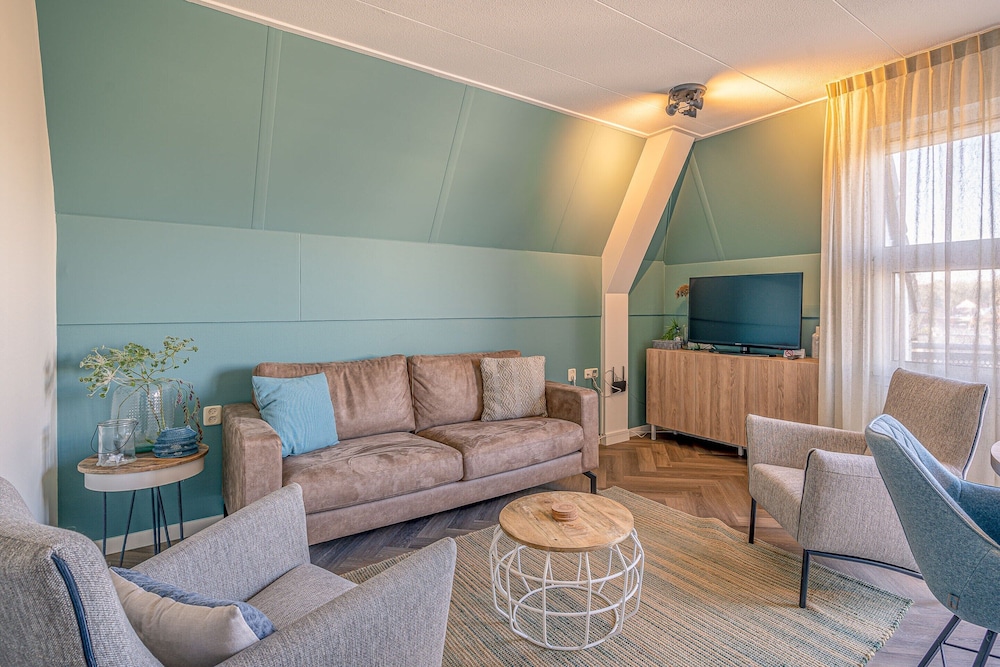 Nice Pet-friendly Apartment Near the Center of De Koog