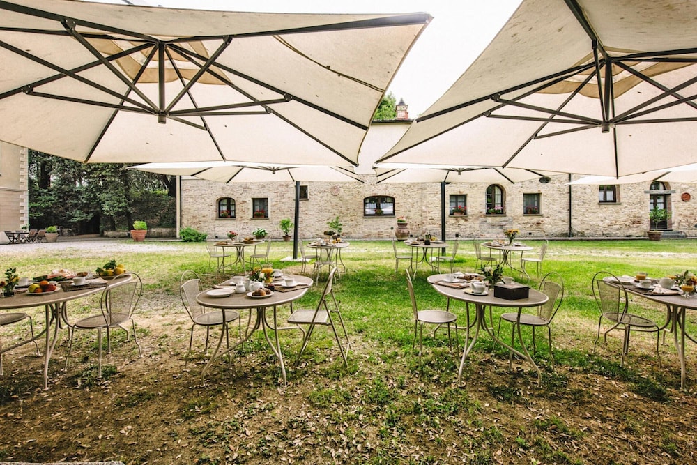 Country House in Tuscany With Pool and Tennis