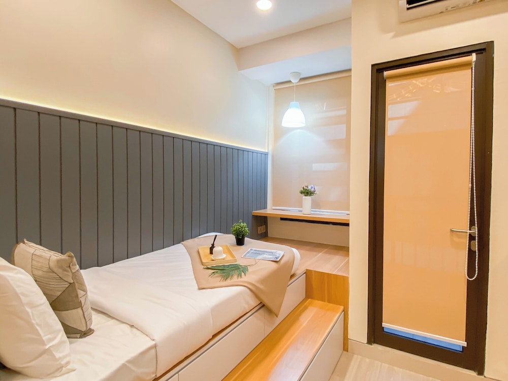 Chic And Cozy Studio At Apartment Transpark Cibubur