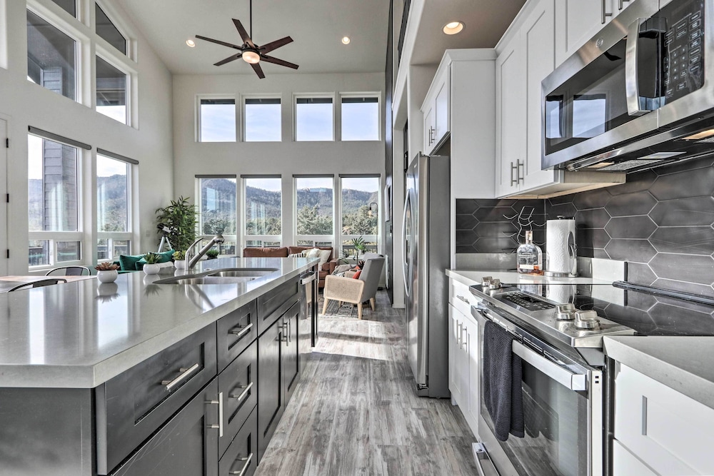 Payson Vacations - Modern Pine Retreat w/ Deck  Stunning Views! - Property Image 5