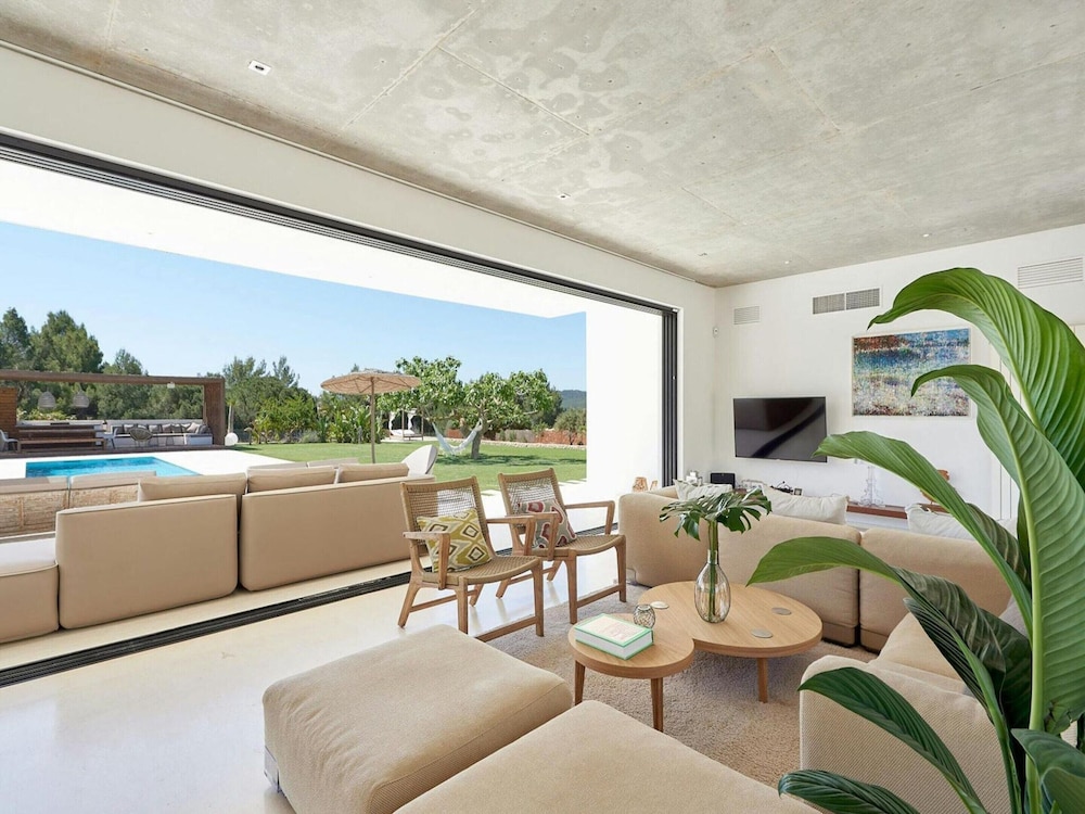 Holiday Home With Outdoor Cinema
