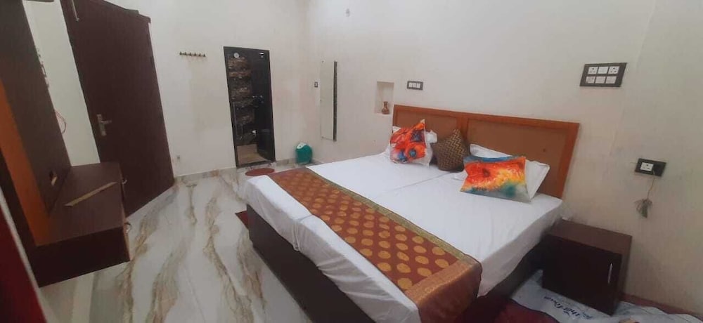 Rudraksha Kashi Inn By GRB