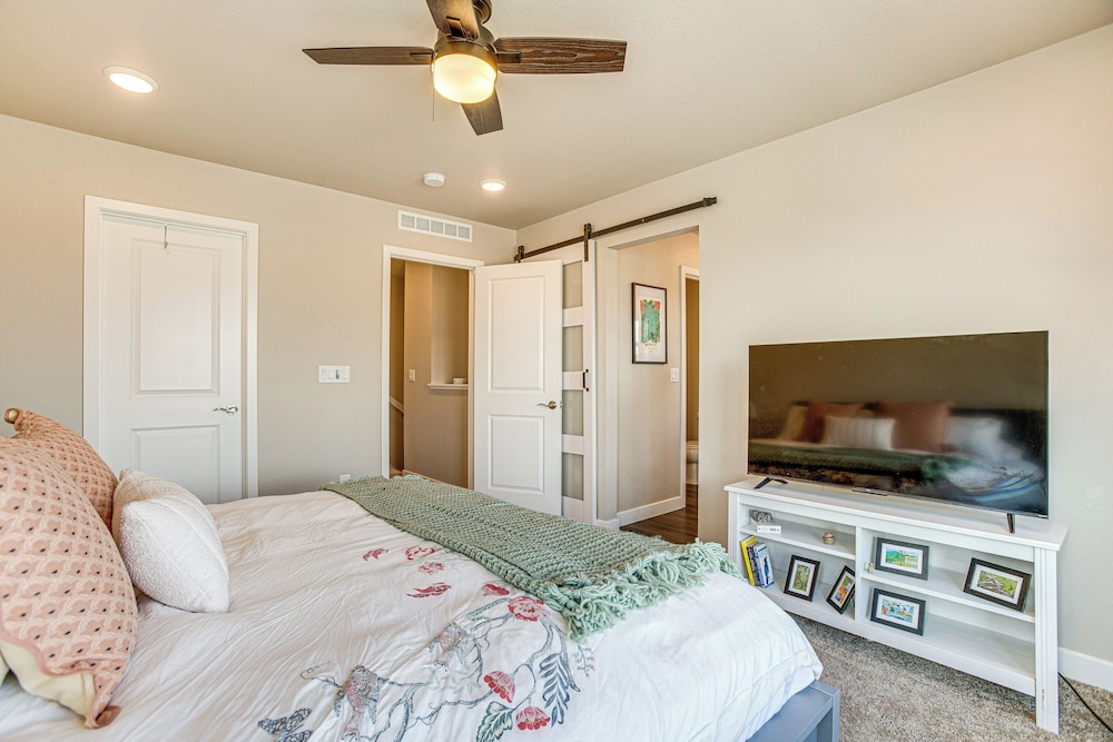 Beautiful Home w/ Bonus Room & Prime Location!