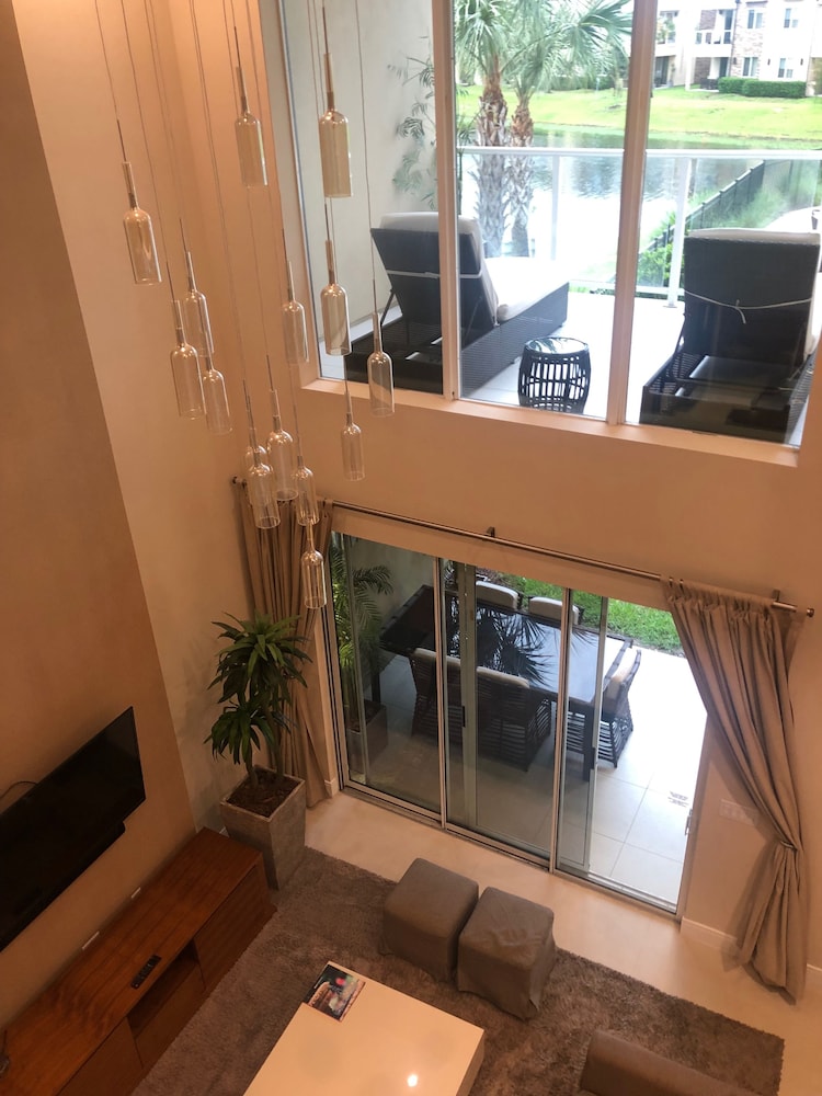 Comfortable 4 BDR House near Disney in Orlando view 3