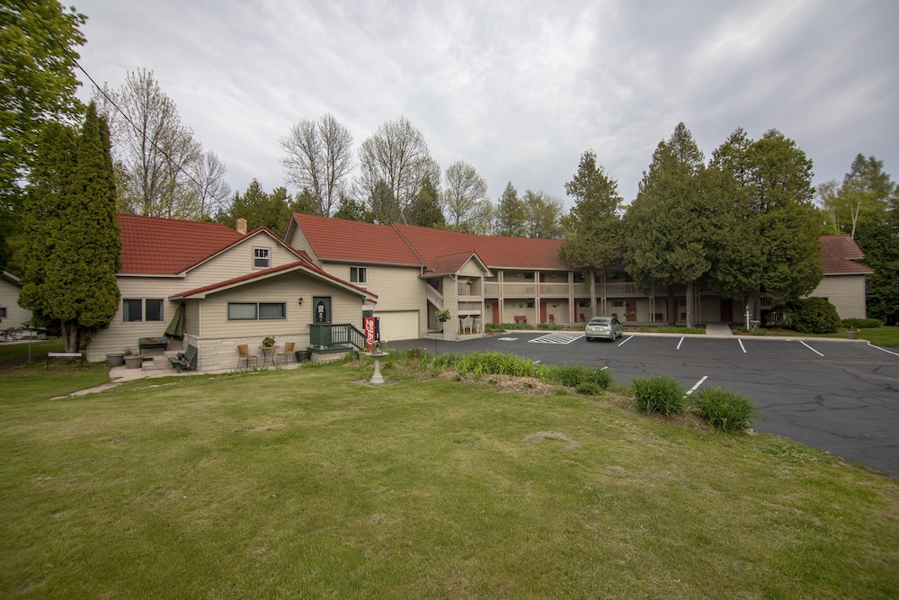 Ridges Inn & Suites