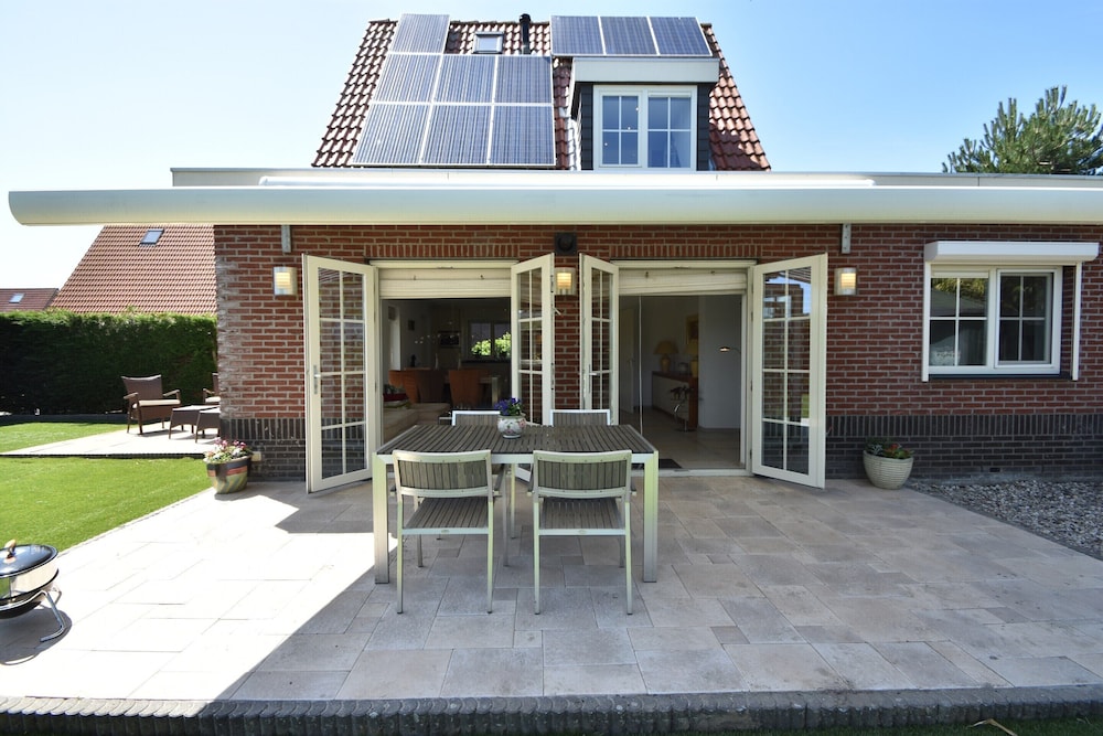 Enticing Holiday Home in Oude With Garden view 3