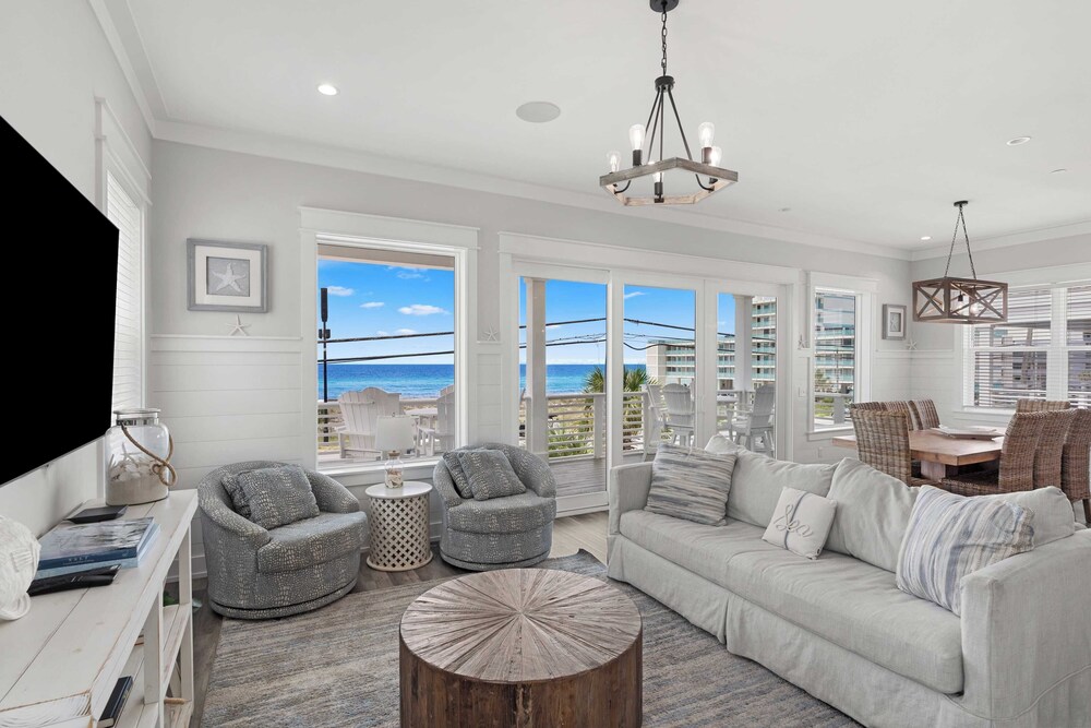 Gulf Views, Pool, Rooftop Lounge & Private Beach Heavenly Day by Avantstay