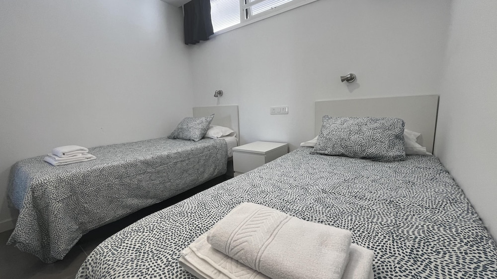 Renovated Apartment by the Beach and Yumbo Centre