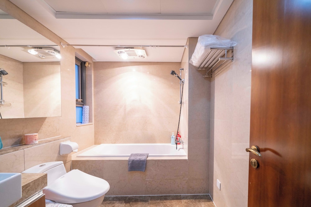 Tyms Morden 3BR 2BA APT Bella Vita
