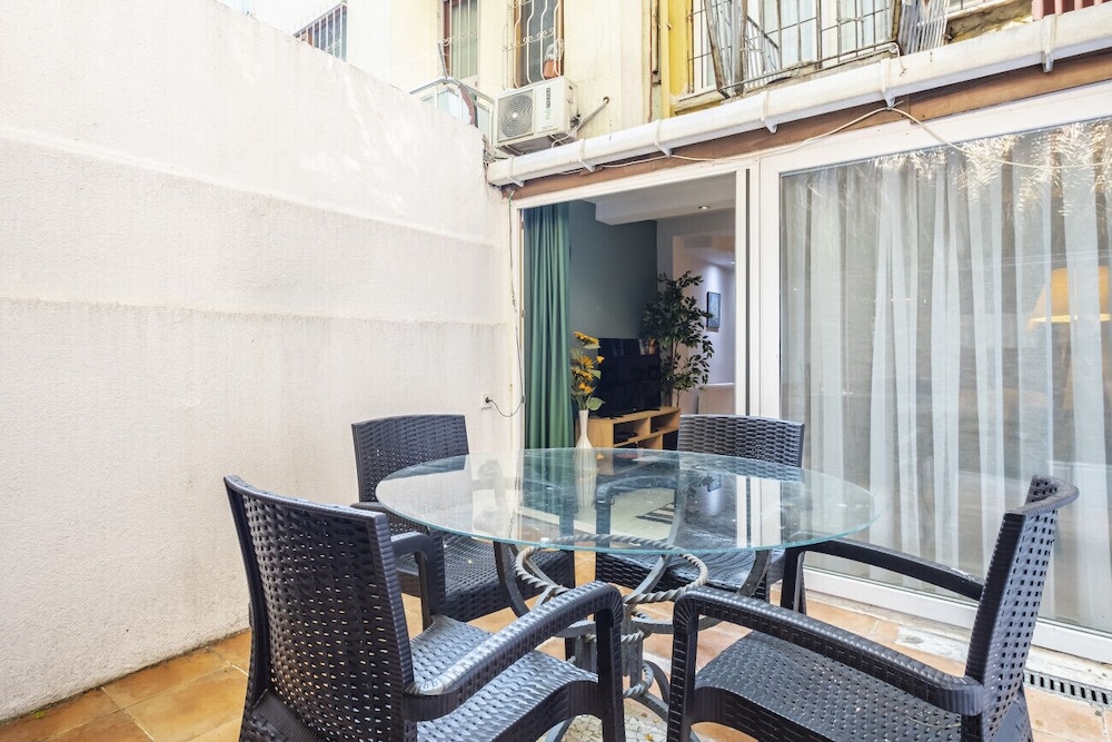 Central Flat Close to Shopping Malls in Sisli