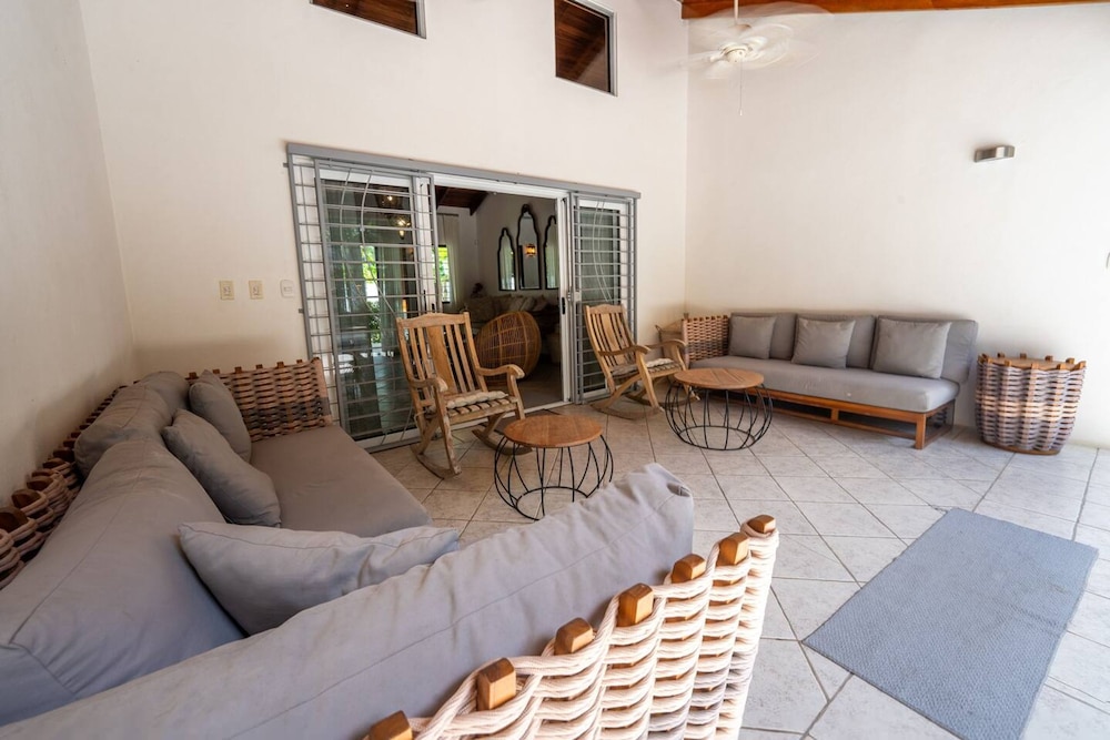 Casa Bonita - 5BR With Pool Walk to Beach