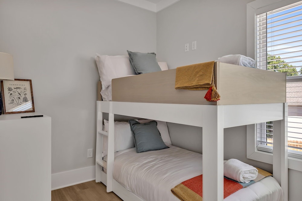 Soprano-private Rooftop-gr8 Walking Location