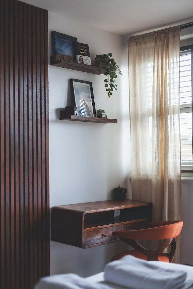 Peaceful & Unique Maisonette in Central London