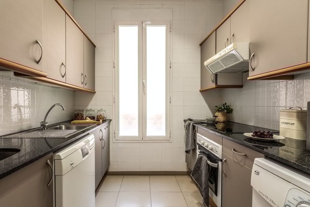 Uzer - 2 Bedrooms in Recoletos